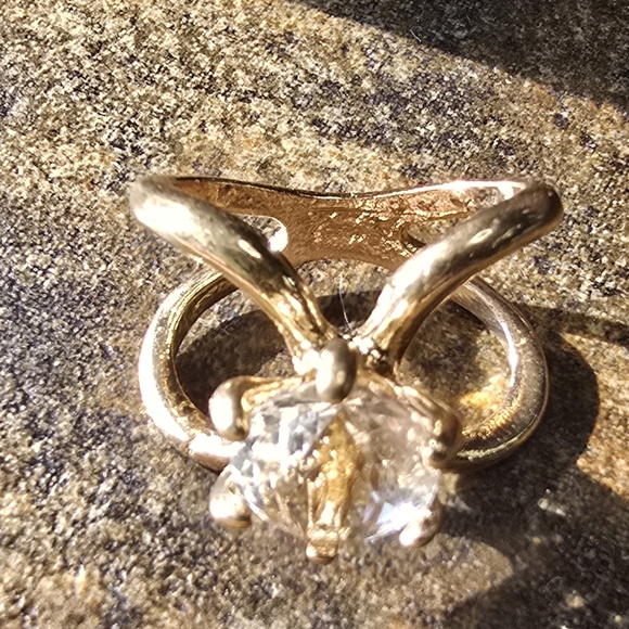 Elegant Gold-Tone scarf Ring - Picture 5 of 5